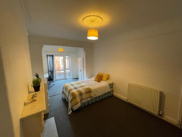 Room for rent in Northgate Village, Two Mills