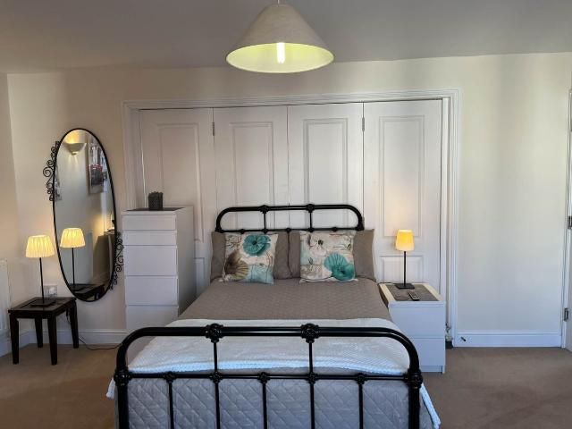 Room for rent in Holloway Hill, Fole