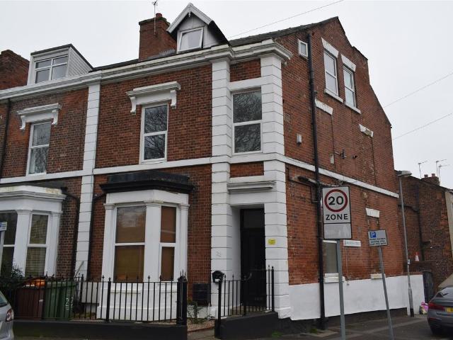 Room for rent in Pinders Heath, West Yorkshire