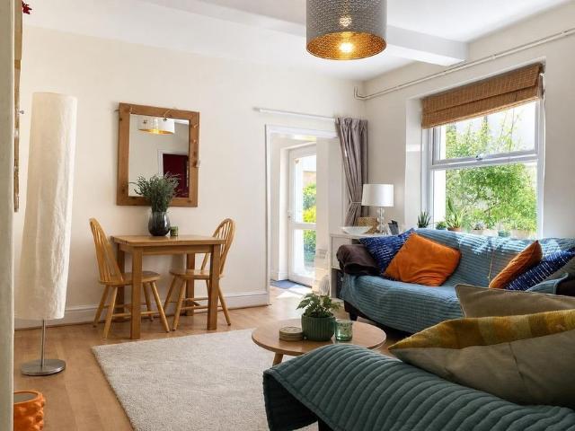 Room for rent in Ewens Farm, Golden Valley
