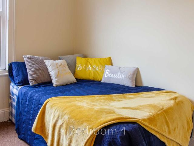 Room for rent in Golden Valley, Gloucestershire