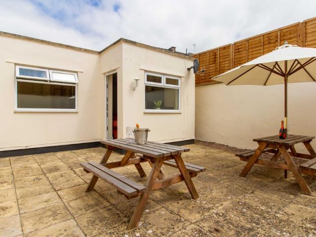 Room for rent in Golden Valley, Gloucestershire