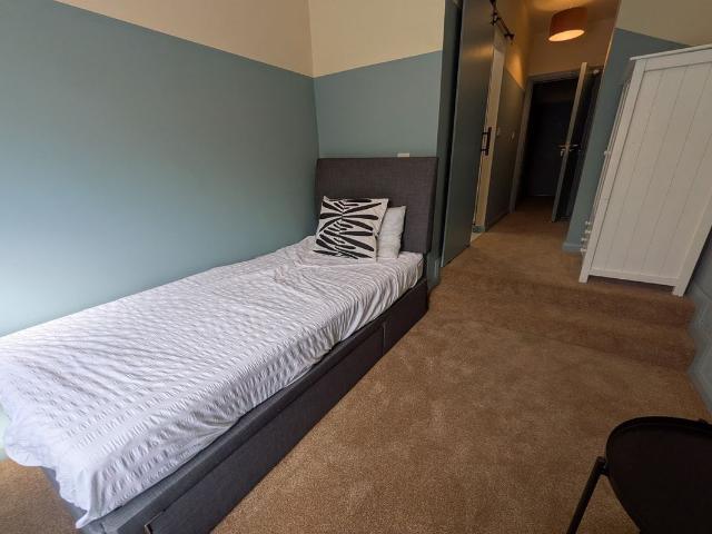 Room for rent in Attenborough, East Midlands