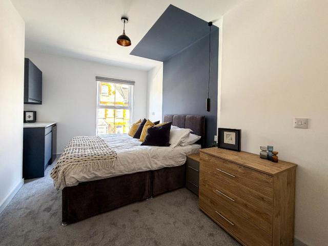Room for rent in Rumwell, Somerset