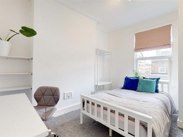 House for rent in Calderstones