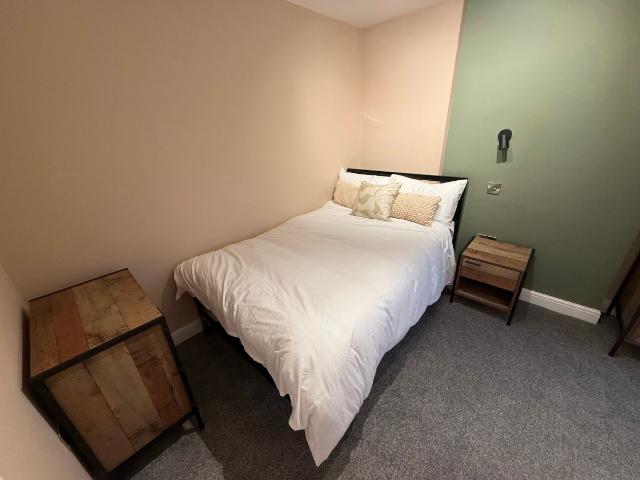 Room for rent in Caldermill, East Midlands