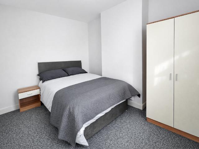 House for rent in Queens Park, Bedford