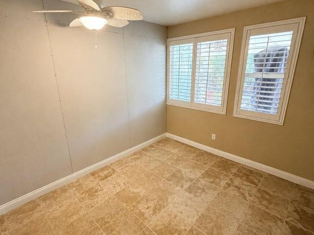 Room for rent in Canyon Country, California