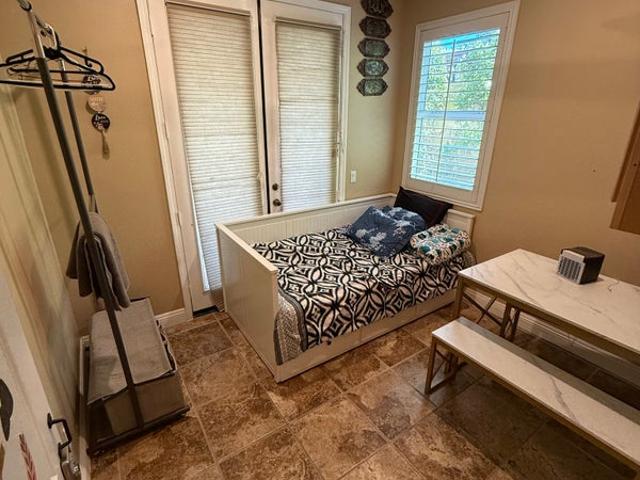 Room for rent in Canyon Country, California