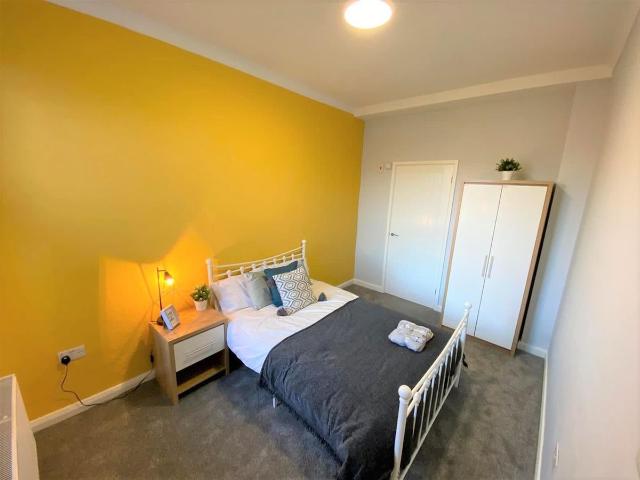 Room for rent in Chapelfields, West Midlands
