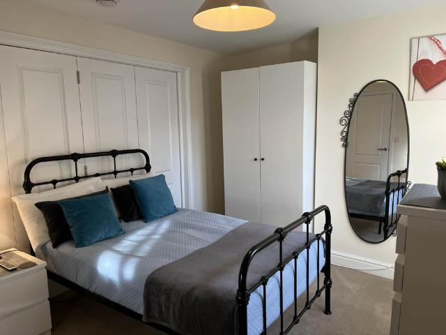 Room for rent in Holloway Hill, Fole
