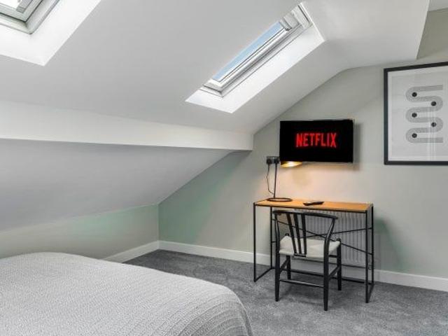 Studio for rent in Caldermill, East Midlands