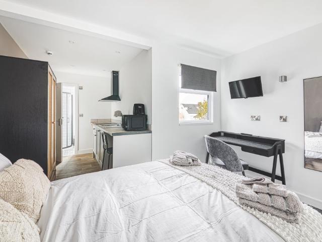 Studio for rent in Caldermill, East Midlands