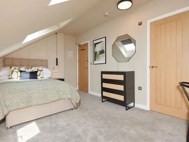 Studio for rent in Gedling