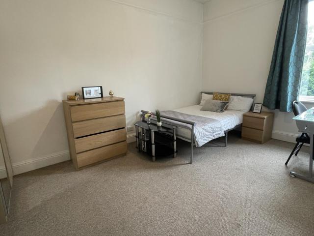 Room for rent in Northgate Village, Two Mills