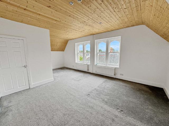 Room for rent in Falcon Lodge, Wales