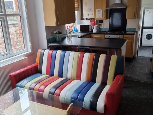 Room for rent in West End, Old Wharf
