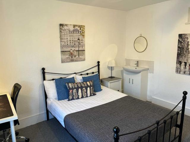 Room for rent in Charlotteville, Westborough