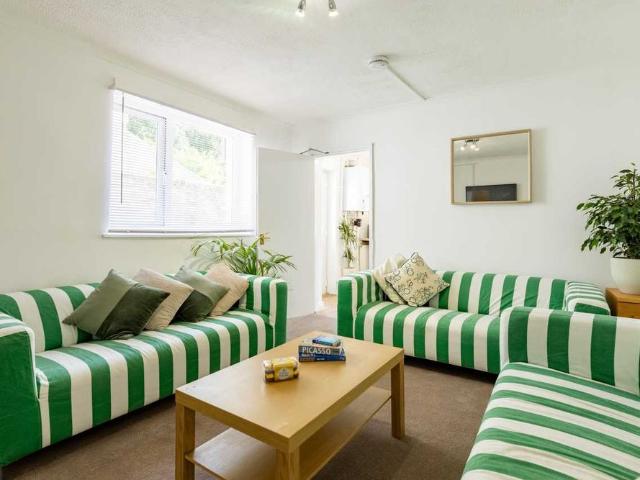 Room for rent in Ewens Farm, Golden Valley
