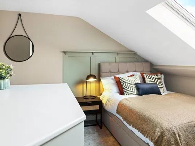Studio for rent in Caldermill, East Midlands