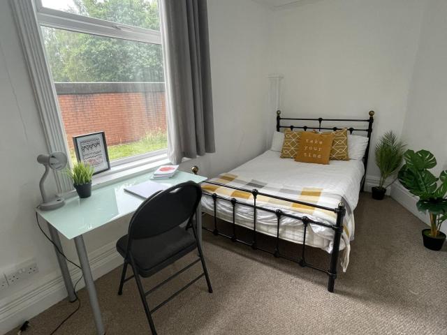 Room for rent in Northgate Village, Two Mills