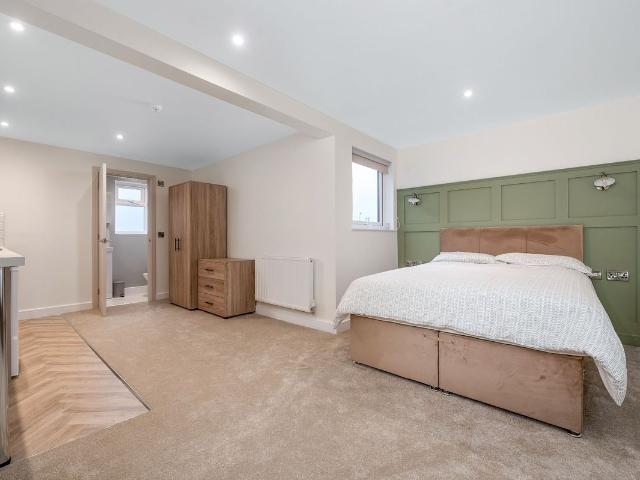 Studio for rent in Littleover, East Midlands