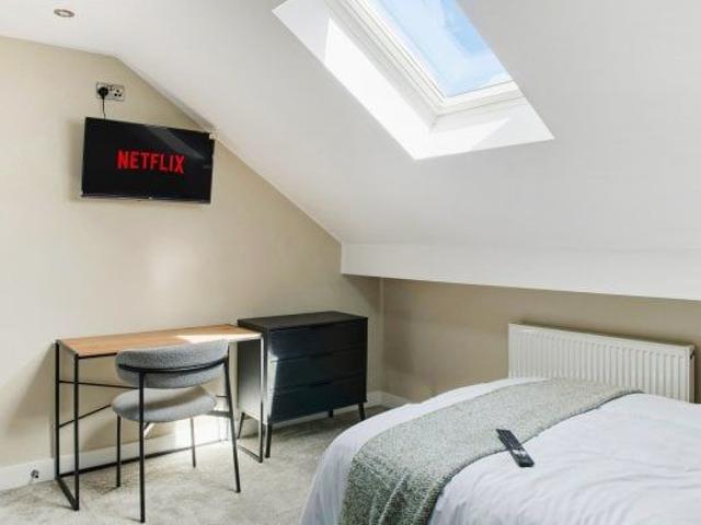 Studio for rent in Caldermill, East Midlands