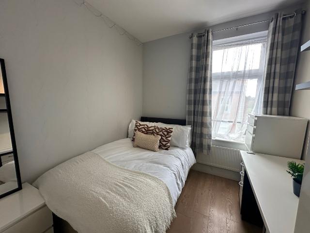 Room for rent in New Normanton, East Midlands