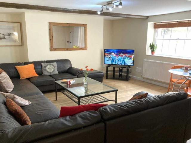 Room for rent in Ewens Farm, Golden Valley