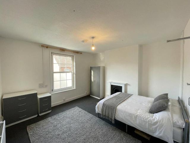 Room for rent in New Town, Alverton