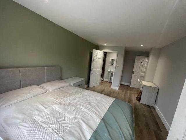 Room for rent in Evershot, Oxfordshire