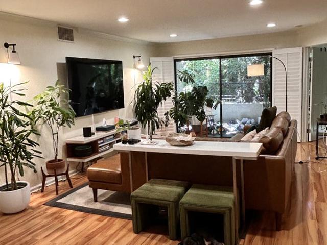 Room for rent in Sherman Oaks Neighborhood Council District, Canoga Park