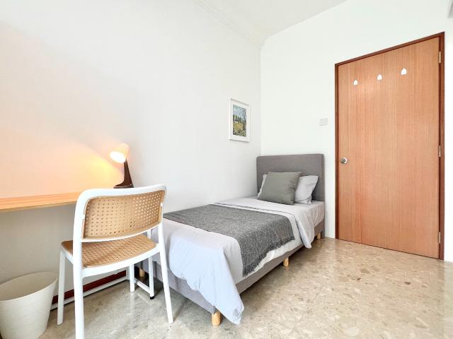 Room for rent in Boon Lay, 05 South West