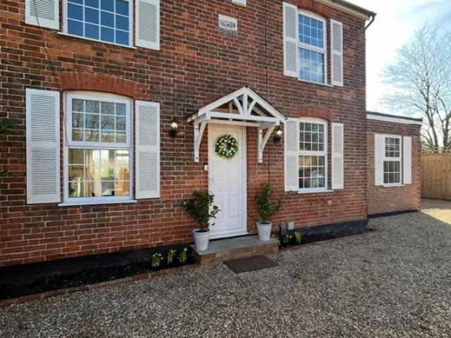 Room for rent in Malden Rushett, Greater London