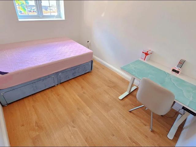 Room for rent in London Borough of Croydon, Kenley
