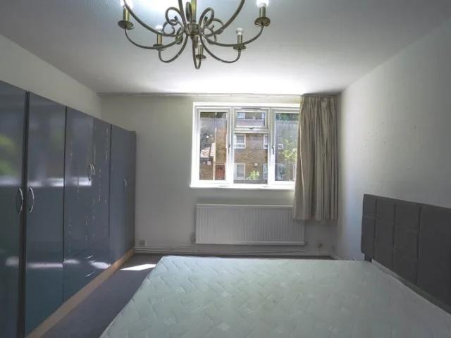 Room for rent in Plashet, Greater London