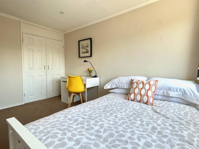 Room for rent in Furnace Green, Crawley