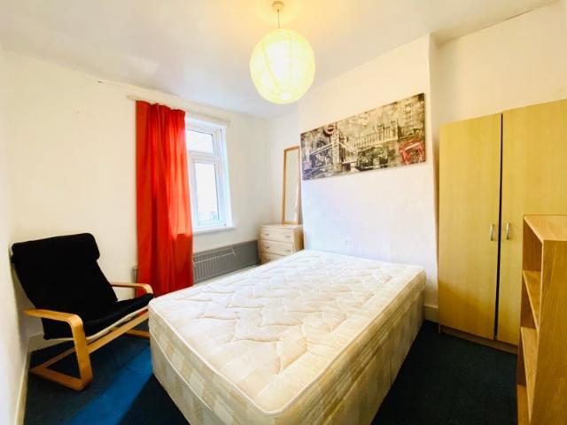 Room for rent in Maryland, Greater London