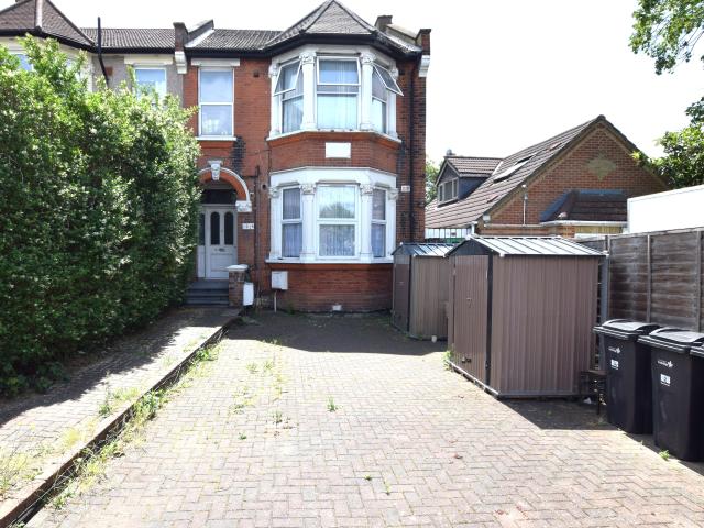 Room for rent in Seven Kings, Greater London