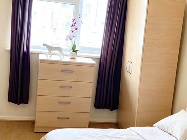 Room for rent in Colney Hatch, Greater London