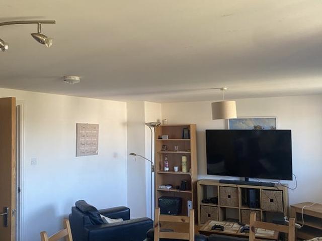 Room for rent in Hillside, Leith