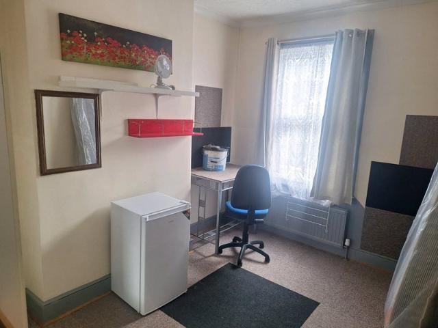 Room for rent in Kensal Town, Greater London
