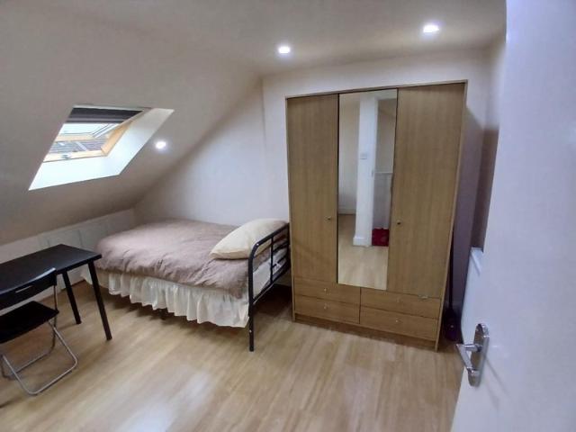 Room for rent in Plashet, Greater London