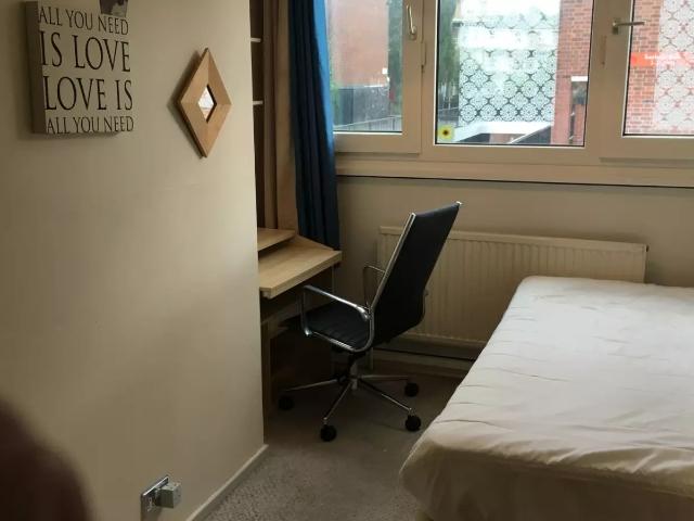 Room for rent in Roehampton, Greater London