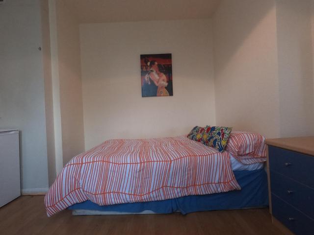 Room for rent in Cricklewood, Brent