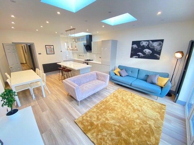 Room for rent in London Borough of Merton, Mitcham
