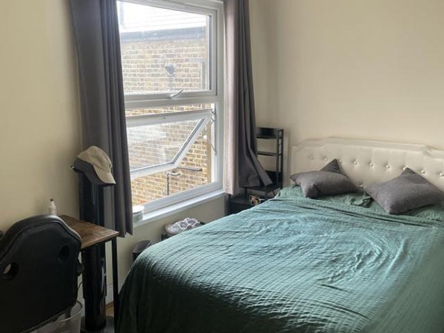 Room for rent in London Borough of Merton, Greater London