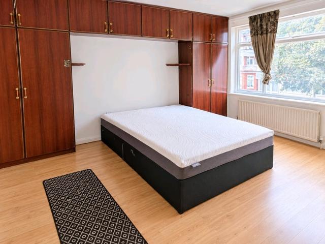 Room for rent in London Borough of Merton, Collier's Wood