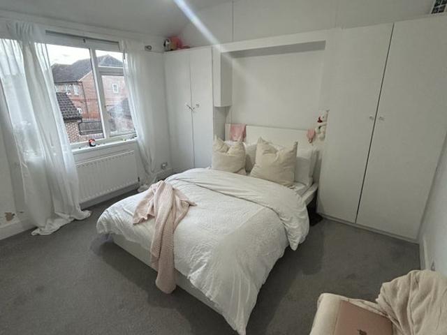 Room for rent in London Borough of Merton, Mitcham