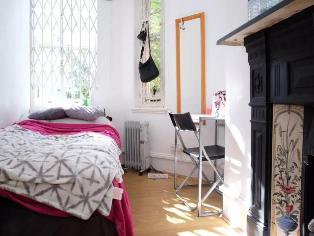 Room for rent in West Kensington, Greater London